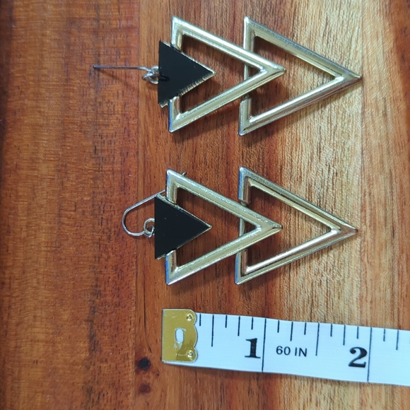 🖤 Black and Gold-tone Geometric Earrings - Picture 3 of 3